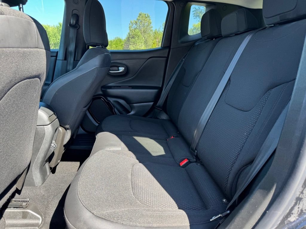 Used 2018 Jeep Renegade Altitude AWD/4WD image 14