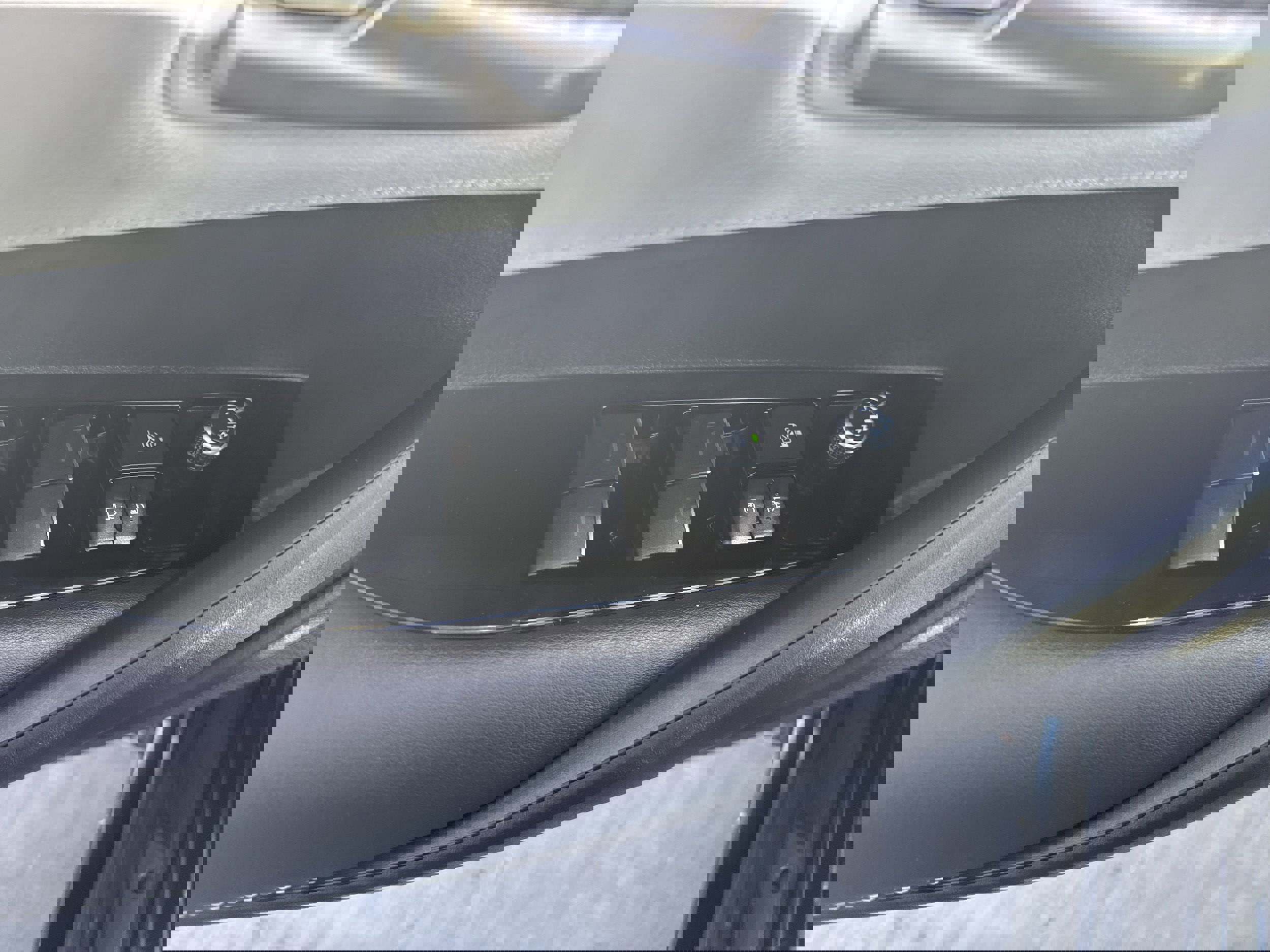 Used 2020 Toyota Corolla SE image 12