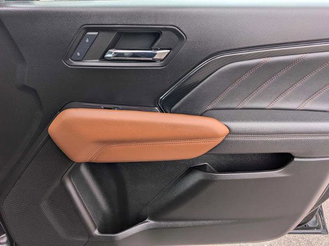 Used 2024 GMC Canyon AT4 image 21