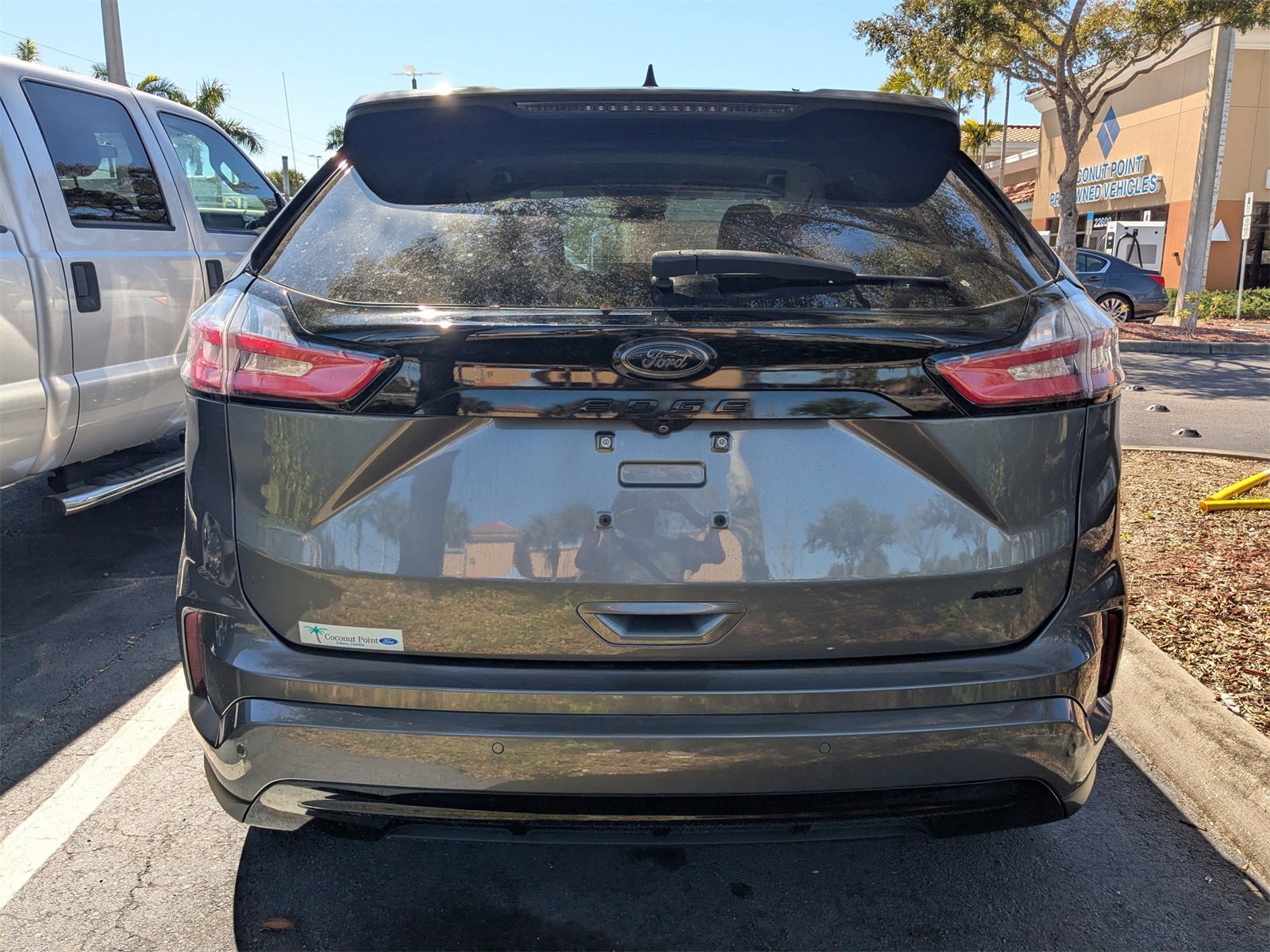 Certified 2022 Ford Edge SE w/ Black Appearance Package image 2