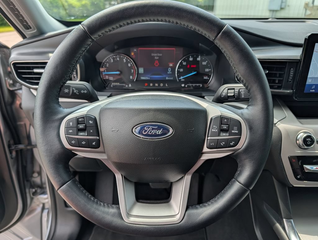 Certified 2023 Ford Explorer XLT w/ Equipment Group 202A AWD/4WD image 7