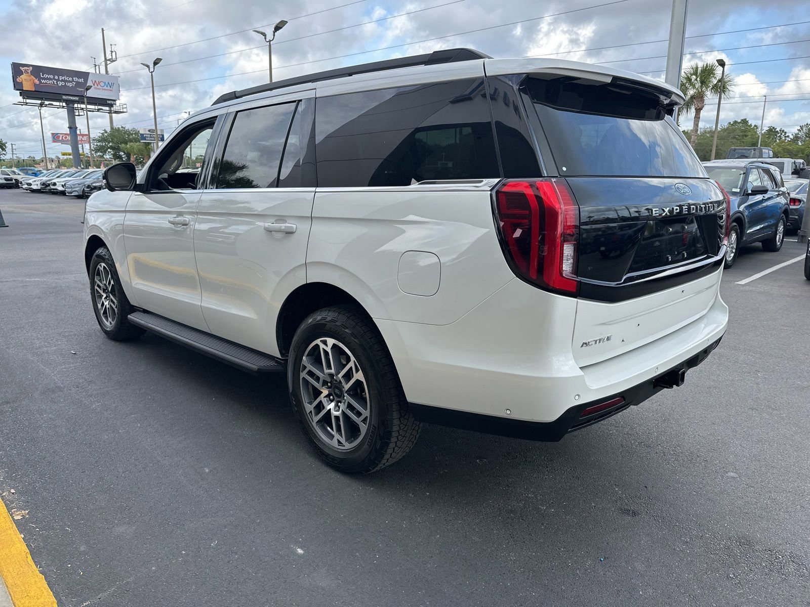 Certified 2025 Ford Expedition Active AWD/4WD image 6