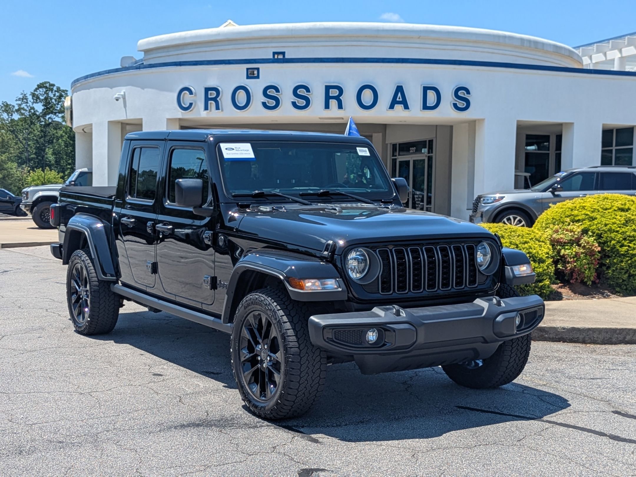 Used 2024 Jeep Gladiator Sport AWD/4WD image 1