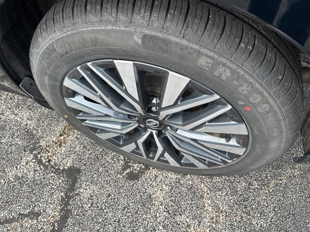 Used 2024 Nissan Altima 2.5 SV FWD image 8
