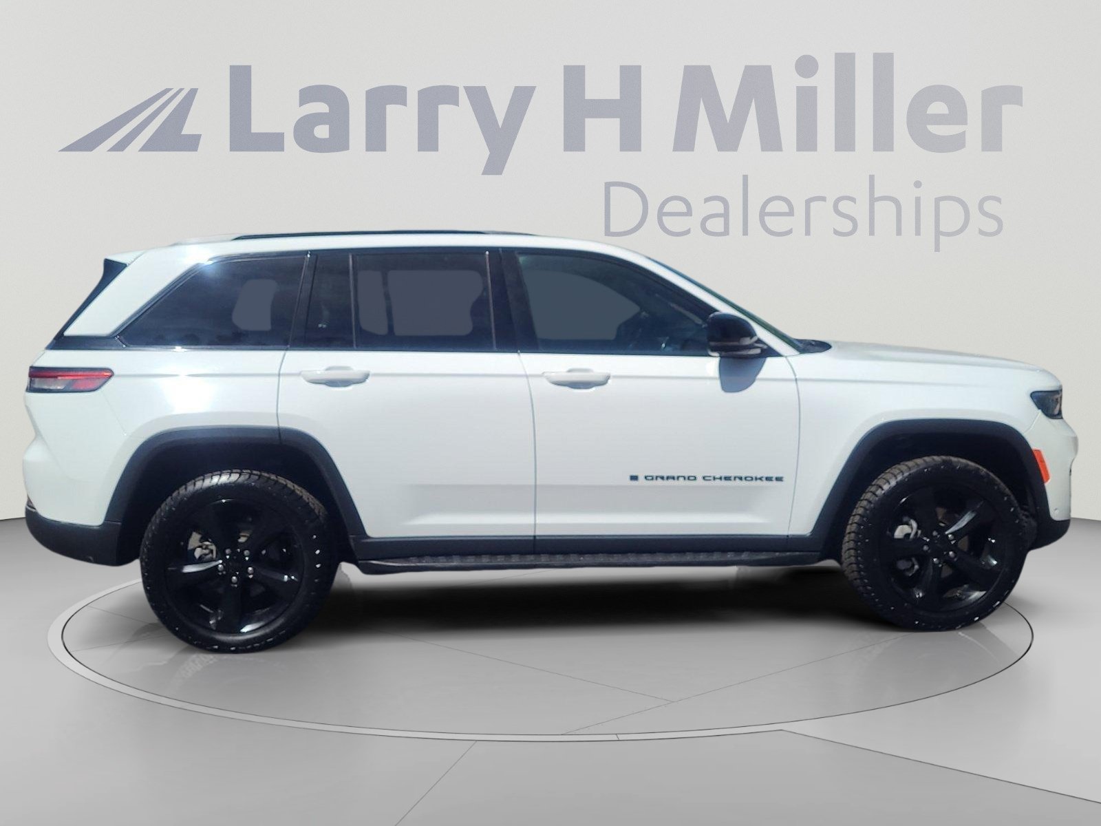 Used 2024 Jeep Grand Cherokee Limited w/ Luxury Tech Group II AWD/4WD image 6