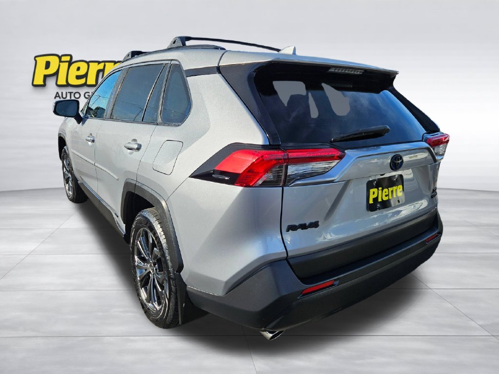 Used 2022 Toyota RAV4 XLE Premium AWD/4WD image 3