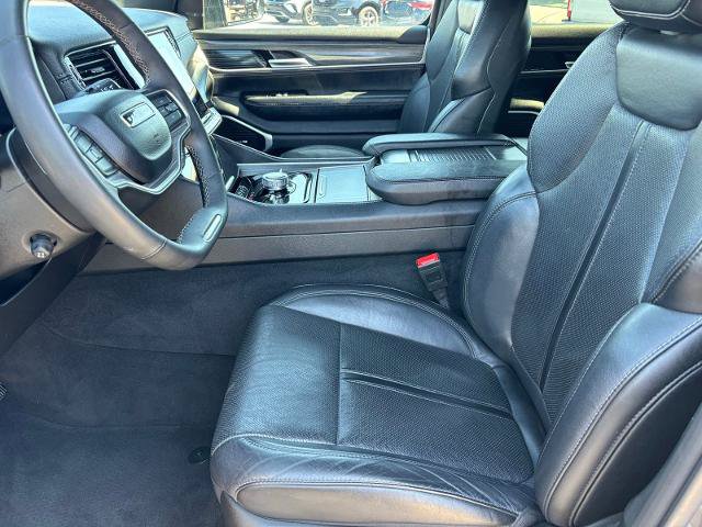 Used 2024 Jeep Wagoneer L Series III w/ Flexible Seating Group AWD/4WD image 15