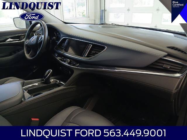 Used 2020 Buick Enclave Essence w/ Sound and Sites Package AWD/4WD image 17