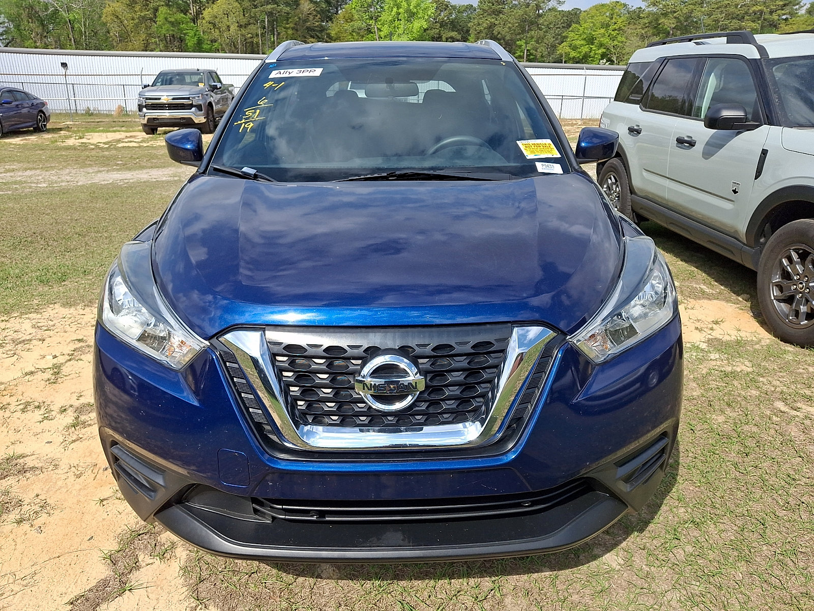 Used 2019 Nissan Kicks SV image 2