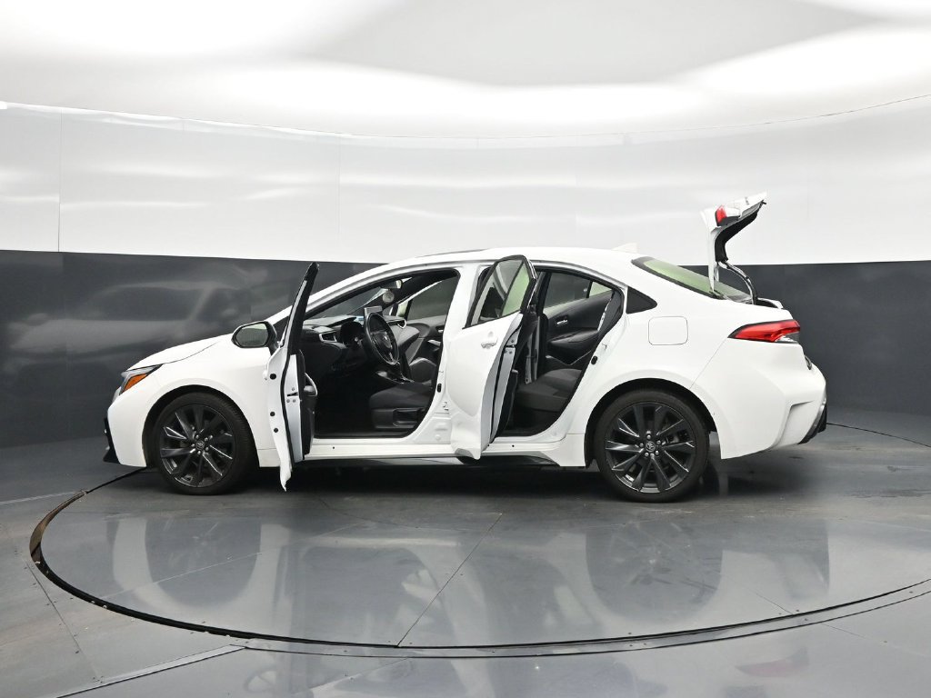 Used 2025 Toyota Corolla SE w/ SE Premium Package FWD image 34