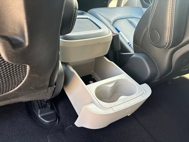 Used 2024 Chrysler Pacifica Limited FWD image 31