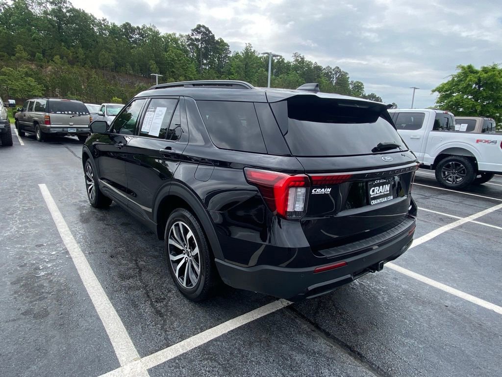 Certified 2025 Ford Explorer ST-Line image 3