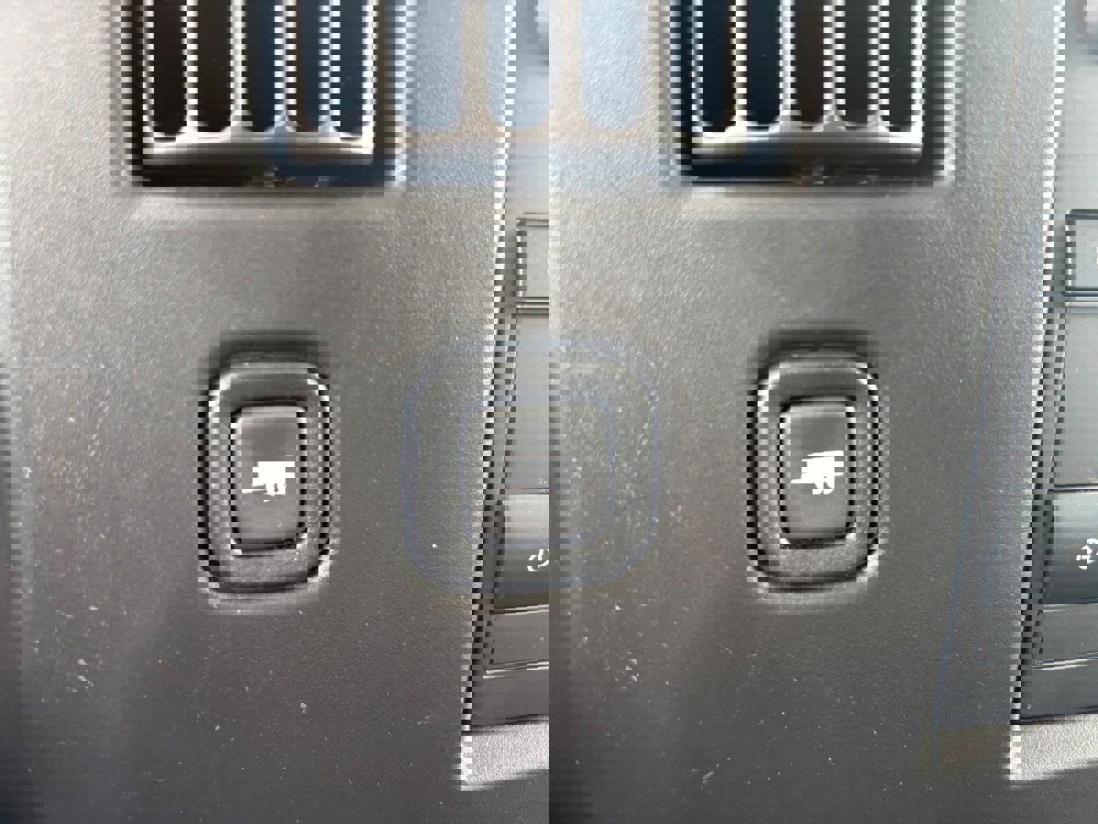 Used 2019 Chevrolet Express 3500 w/ Driver Convenience Package image 26