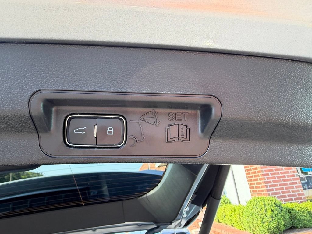 Certified 2023 Ford Explorer XLT AWD/4WD image 5
