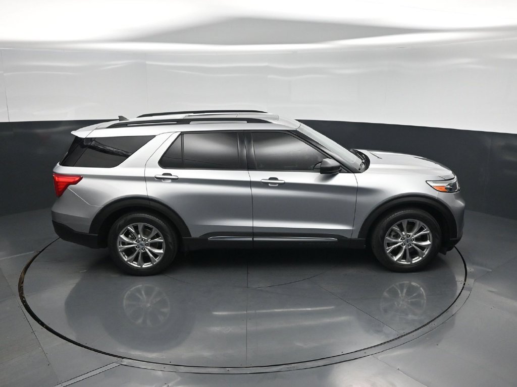 Certified 2021 Ford Explorer XLT w/ Equipment Group 202A RWD image 34