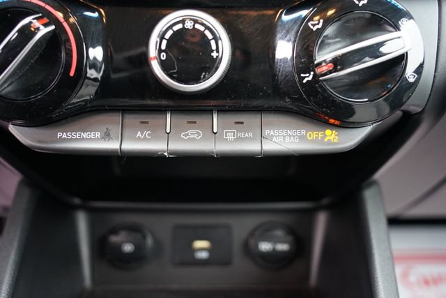 Used 2022 Hyundai Kona SEL AWD/4WD image 16