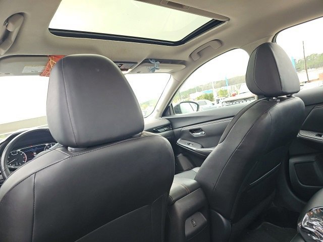 Used 2023 Nissan Sentra SR w/ SR Premium Package image 12