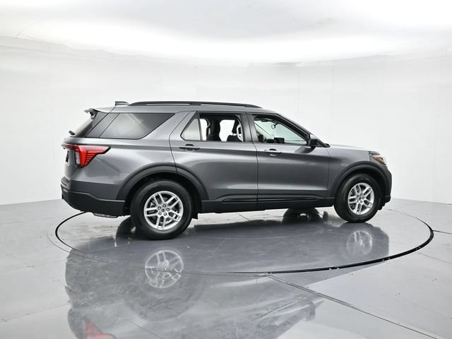 Certified 2026 Ford Explorer Active RWD image 2