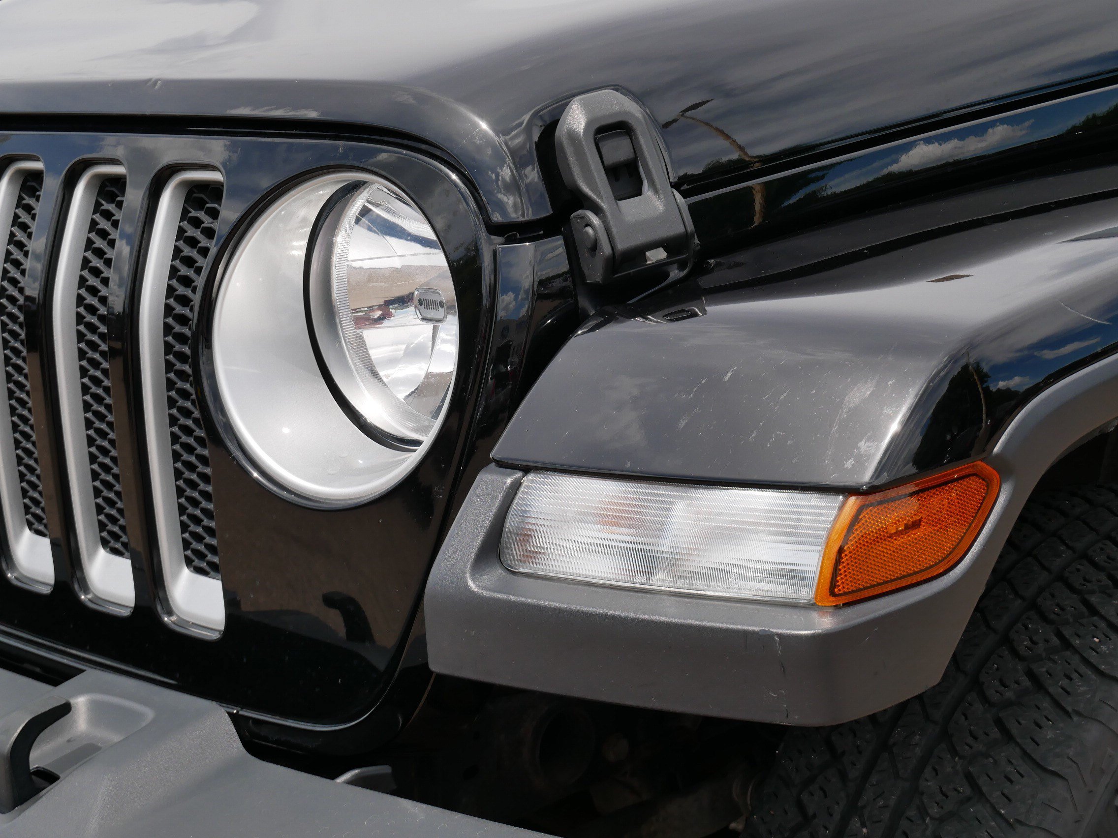 Used 2020 Jeep Wrangler Unlimited Sahara AWD/4WD image 16