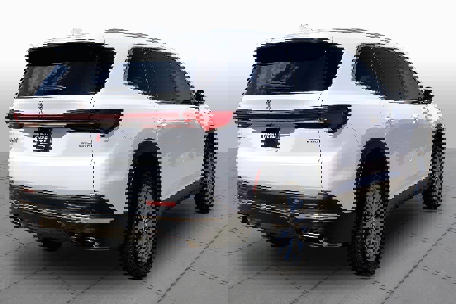 Used 2025 Buick Enclave Preferred FWD image 3