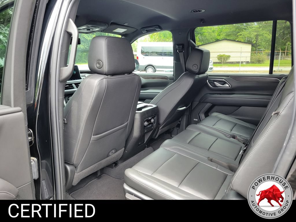 Used 2022 Chevrolet Suburban LT w/ Luxury Package RWD image 16