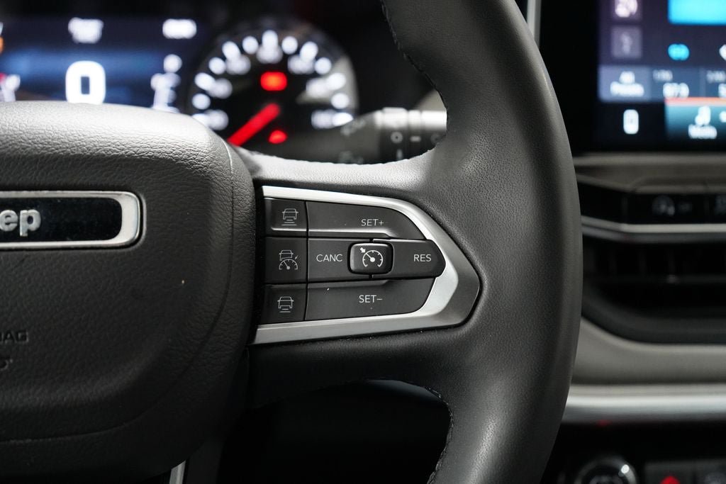 Used 2025 Jeep Compass Limited AWD/4WD image 16