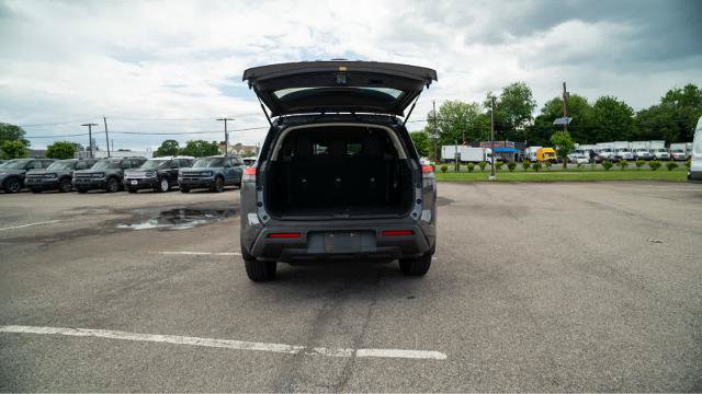 Used 2024 Nissan Pathfinder SV w/ Black Appearance Package AWD/4WD image 34