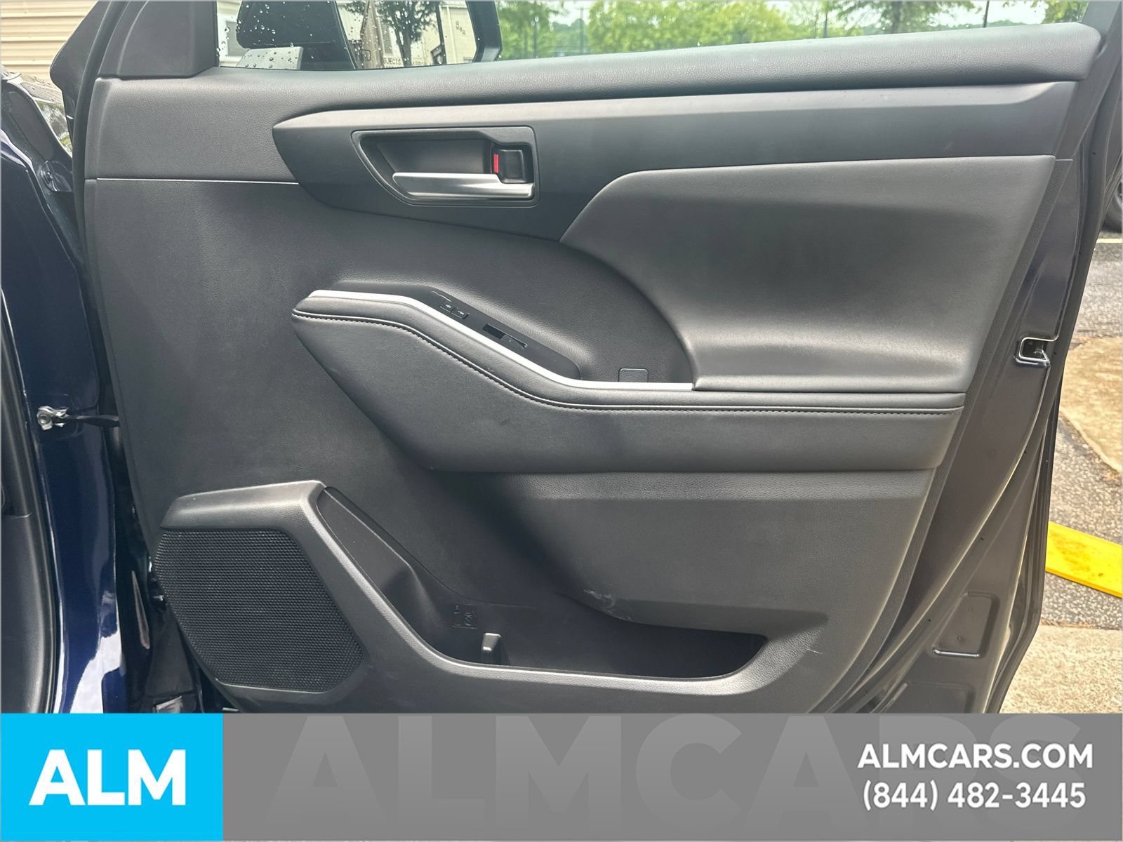 Used 2025 Toyota Highlander XSE AWD/4WD image 16