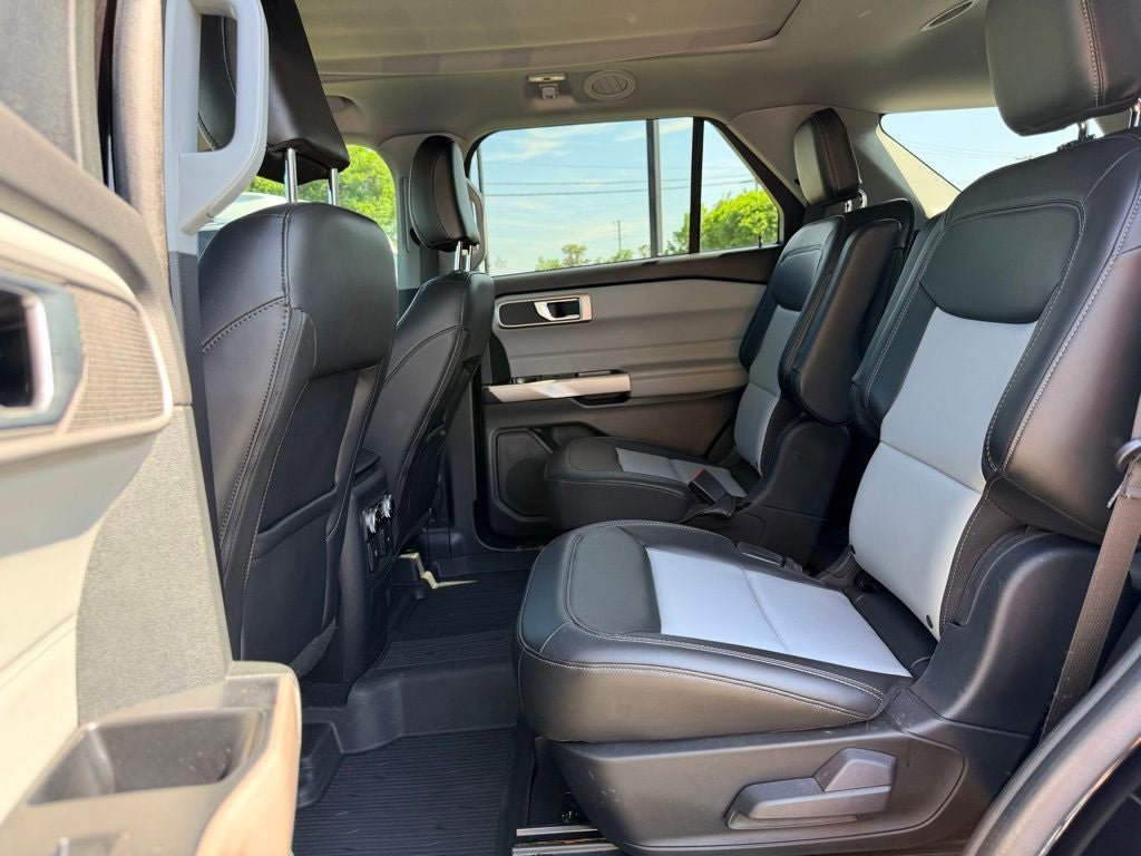 Certified 2023 Ford Explorer XLT w/ Equipment Group 202A RWD image 15