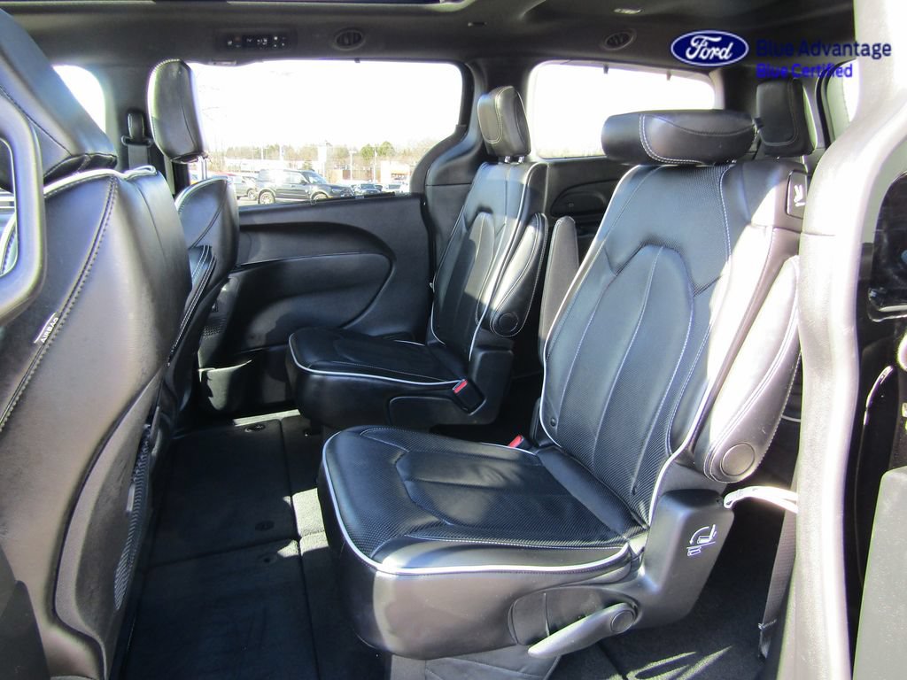 Used 2025 Chrysler Pacifica Limited FWD image 4