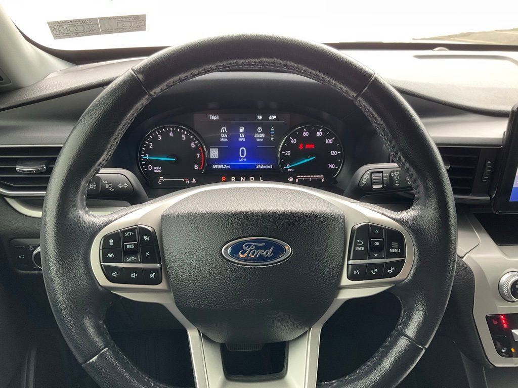 Certified 2022 Ford Explorer XLT w/ Equipment Group 202A image 7