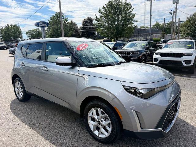 Used 2025 Kia Soul LX w/ LX Technology Package FWD image 10