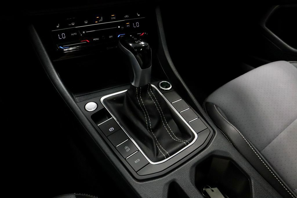 Used 2025 Volkswagen Jetta SE image 31