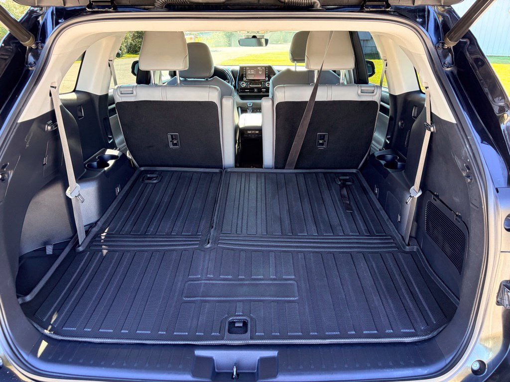 Used 2020 Toyota Highlander XLE AWD/4WD image 31