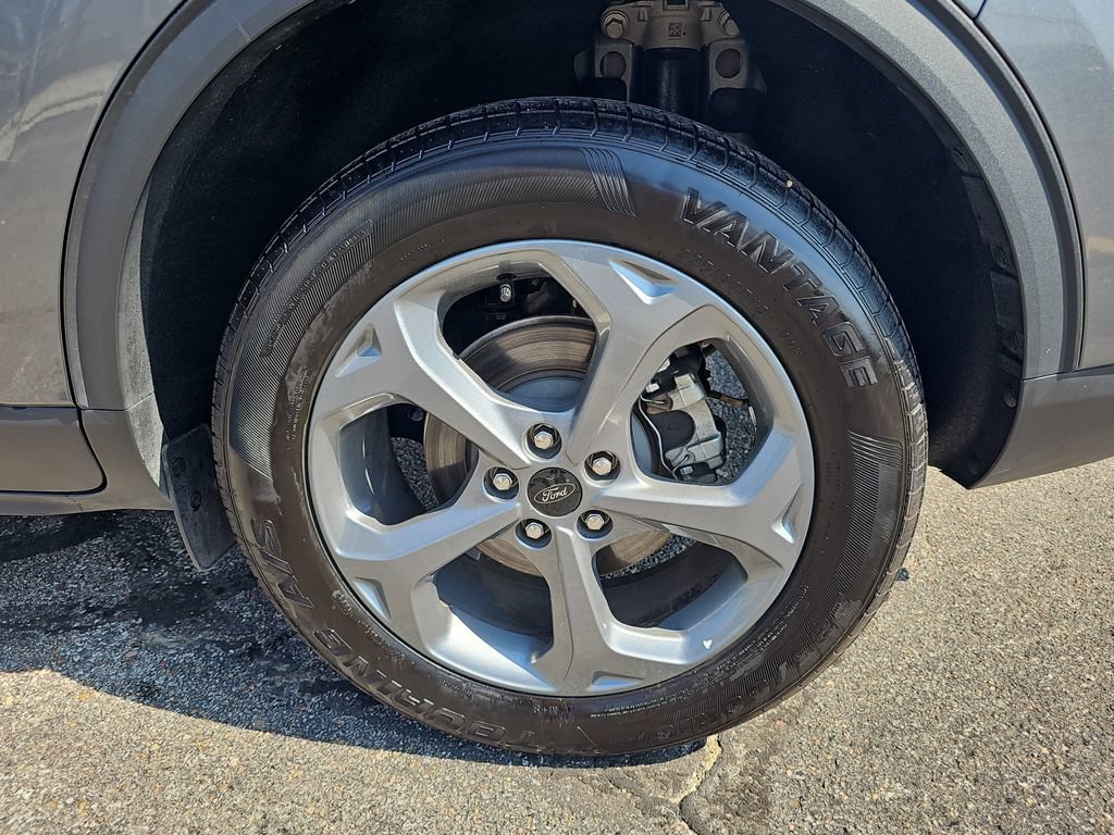 Certified 2025 Ford Escape ST-Line Select AWD/4WD image 33
