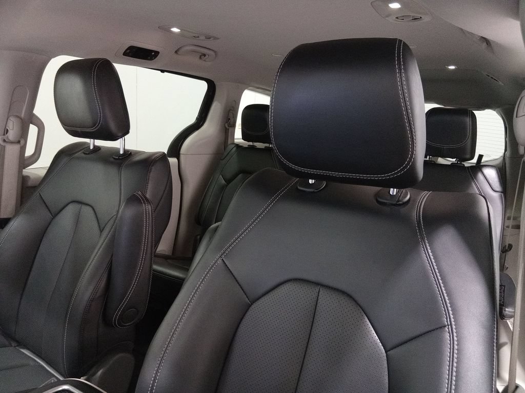 Used 2024 Chrysler Pacifica Touring-L FWD image 16