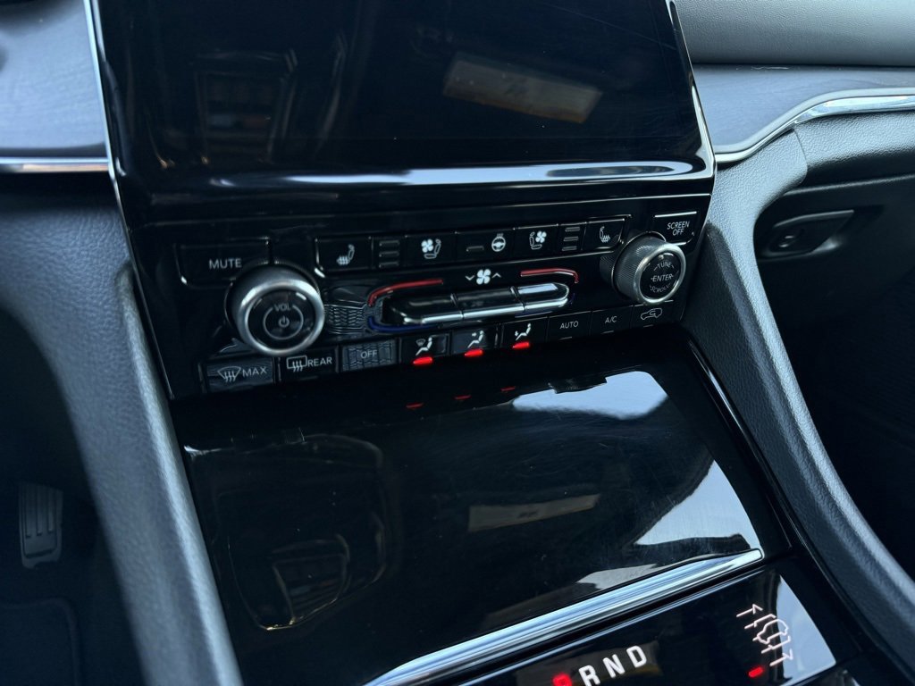 Used 2023 Jeep Grand Cherokee Overland w/ Advanced Protech Group III image 17