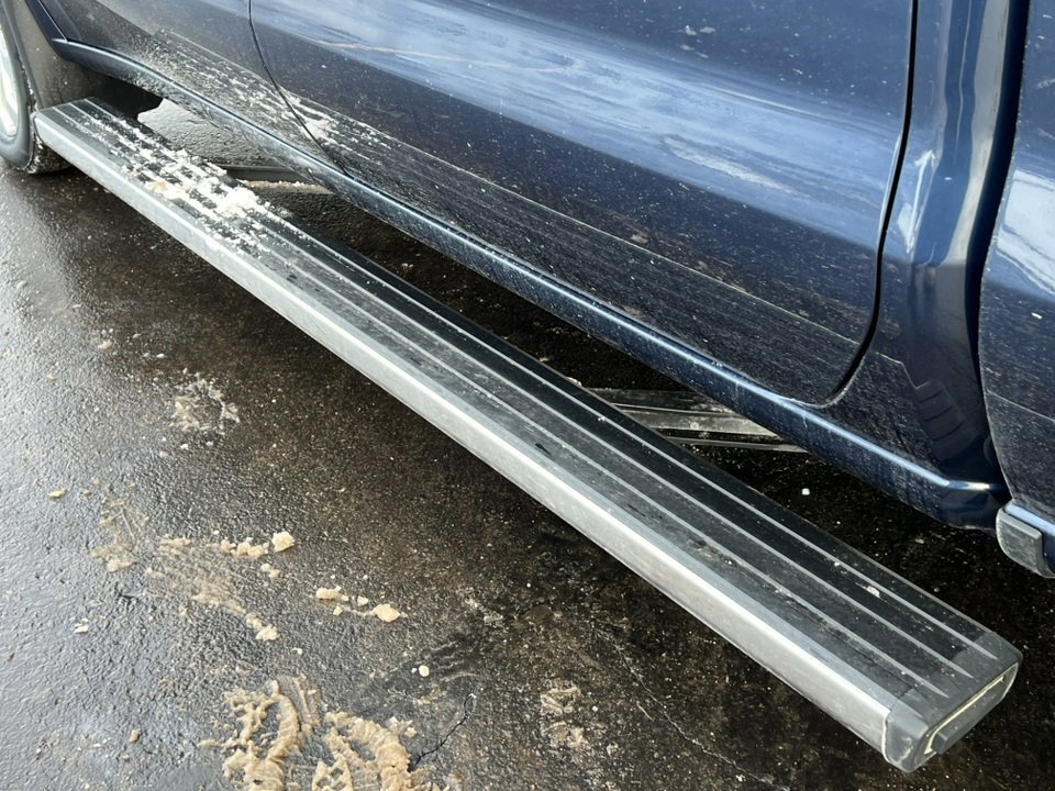 Used 2022 Chevrolet Silverado 1500 High Country w/ Technology Package image 14