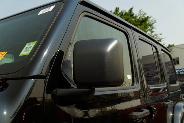 Used 2019 Jeep Wrangler Unlimited Sahara w/ Dual Top Group AWD/4WD image 9