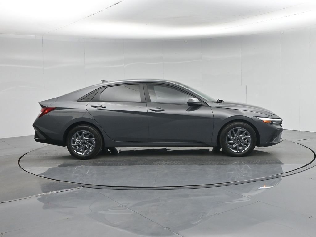 Used 2024 Hyundai Elantra SEL image 5