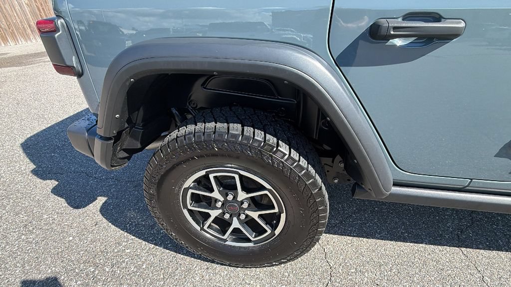 Used 2024 Jeep Wrangler Unlimited Rubicon AWD/4WD image 11
