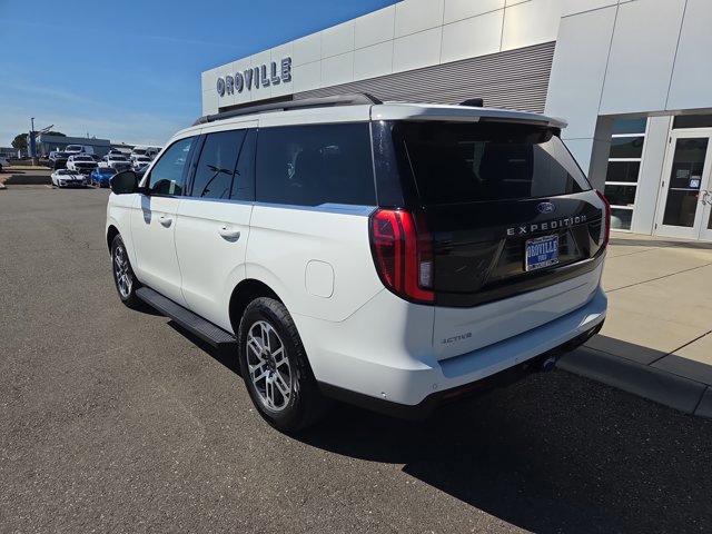 Certified 2025 Ford Expedition Active image 3