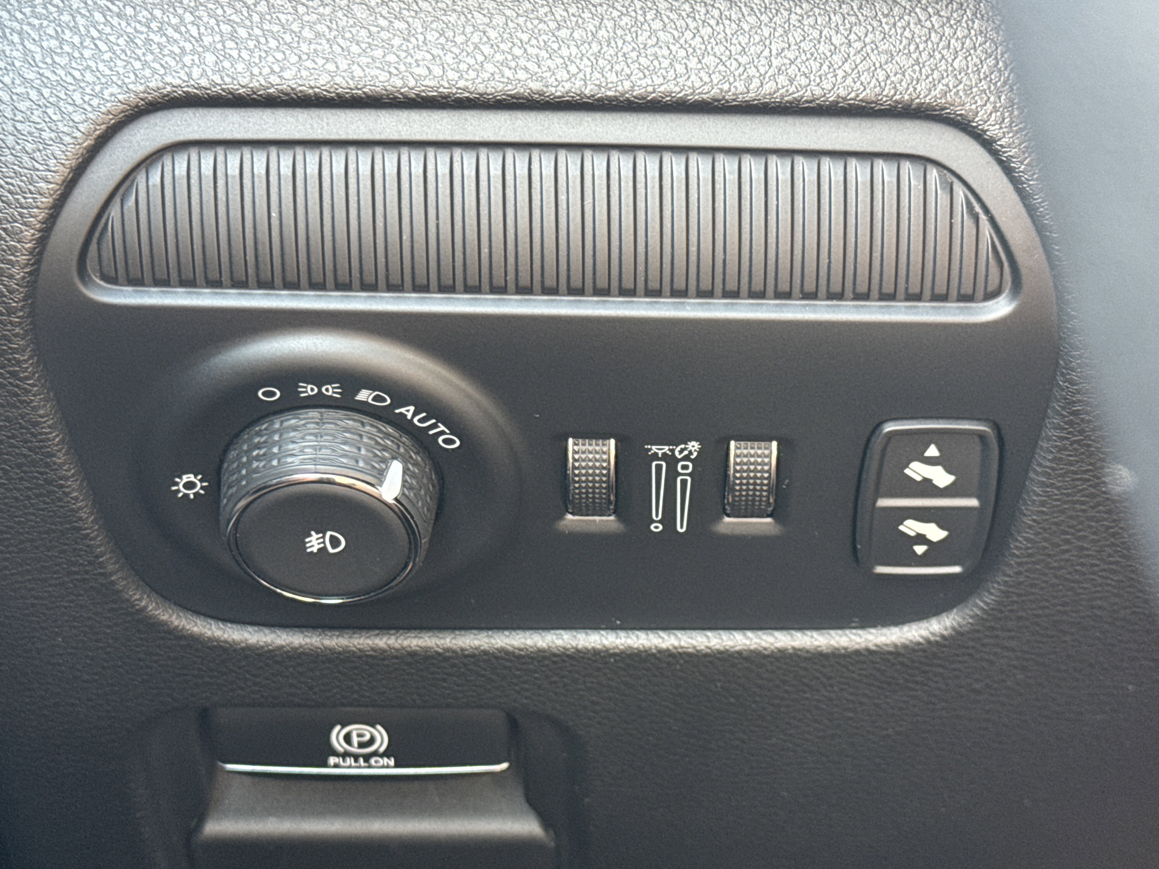 Used 2023 Jeep Wagoneer L 4WD w/ Premium Group I image 22