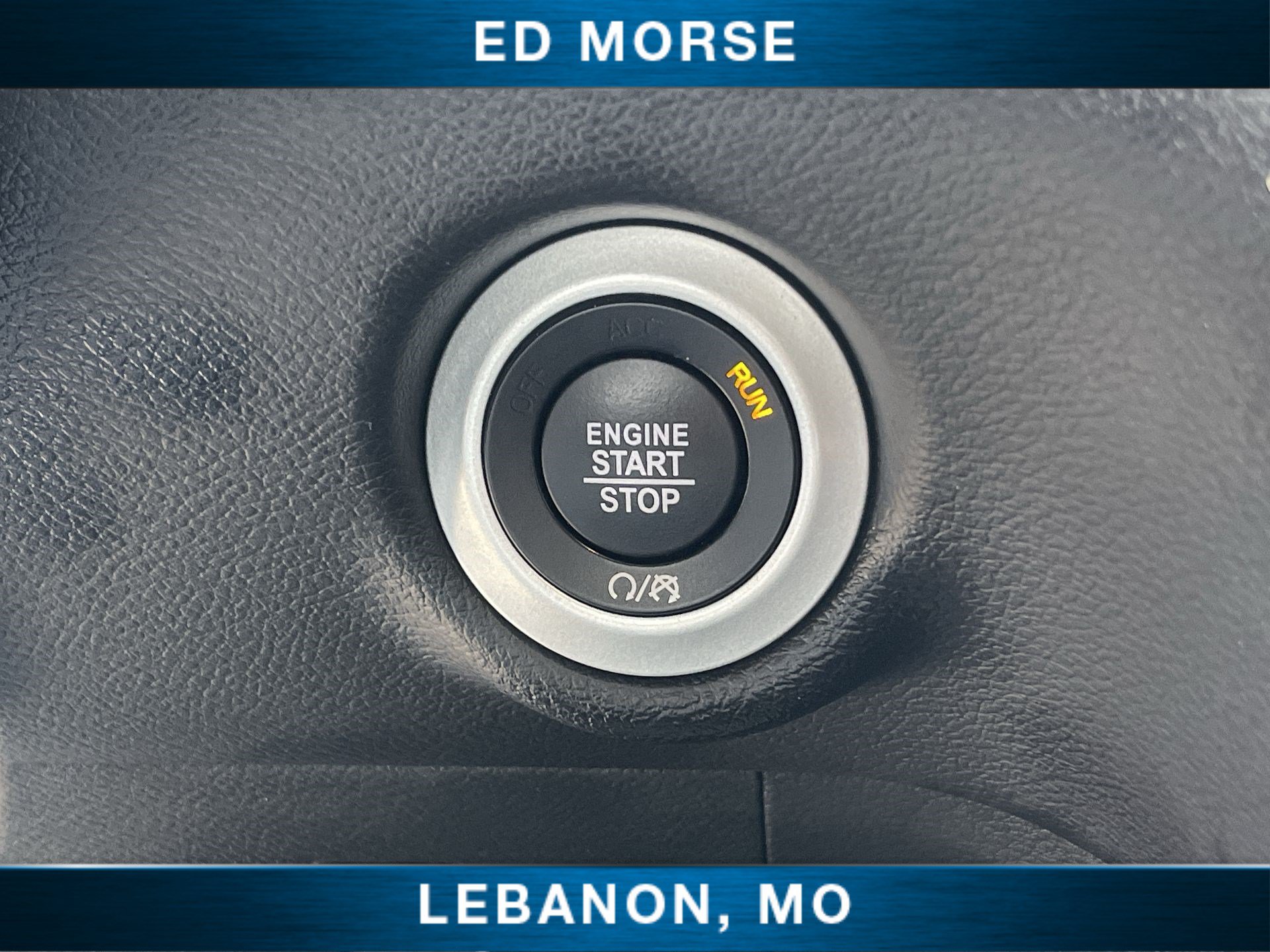 Used 2025 Chrysler Pacifica Select FWD image 16