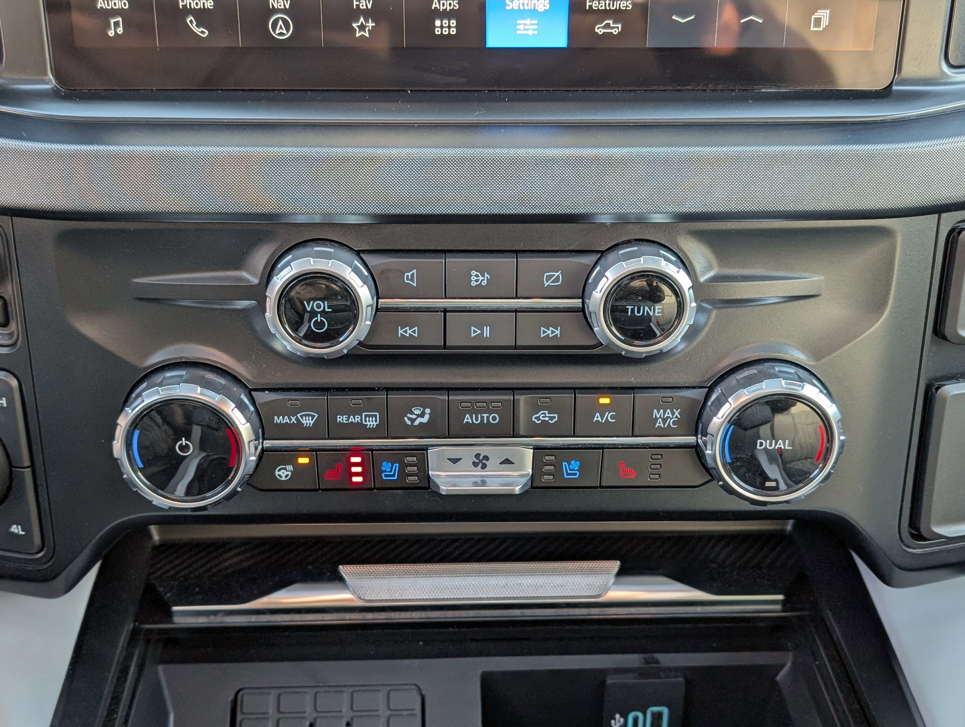 Certified 2024 Ford F250 Limited w/ FX4 Off-Road Package image 39