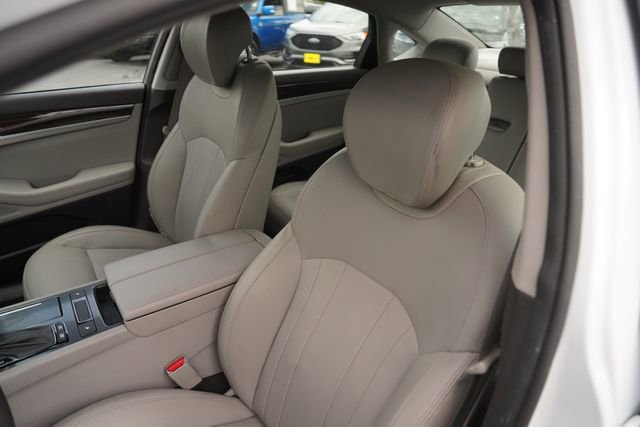 Used 2017 Genesis G80 3.8 RWD image 10