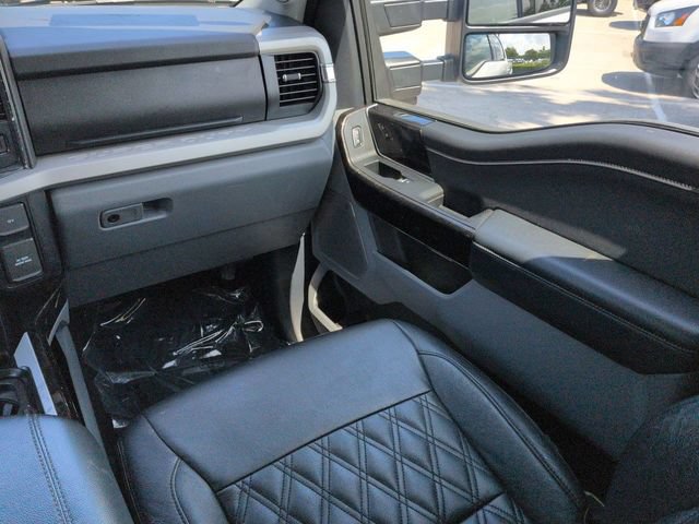 Certified 2025 Ford F250 XLT w/ Black Appearance Package AWD/4WD image 17