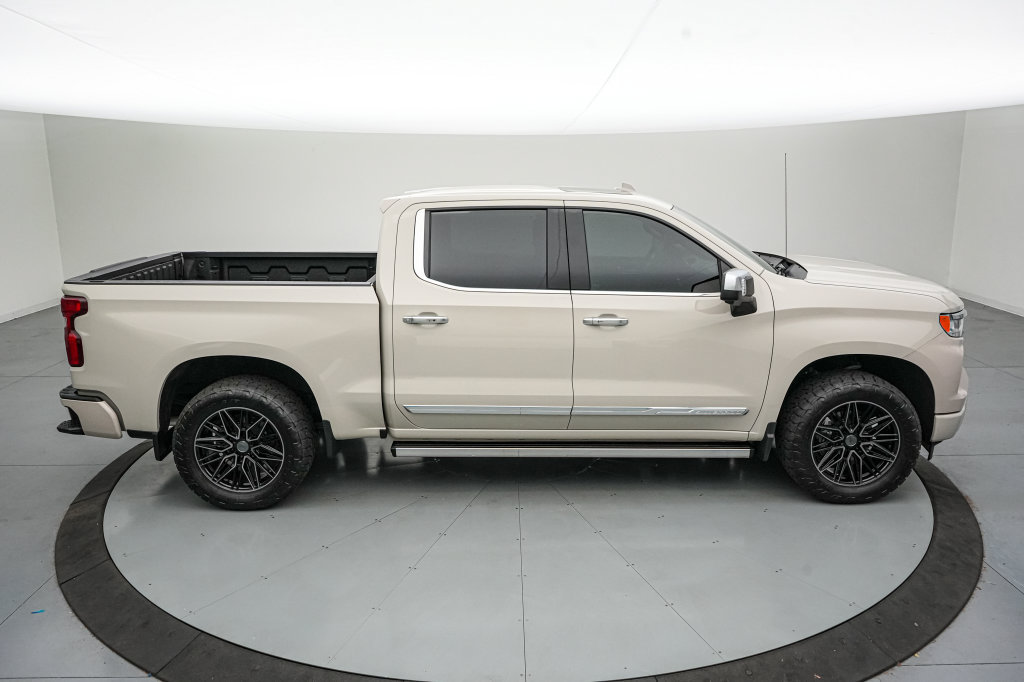 Used 2026 Chevrolet Silverado 1500 High Country AWD/4WD image 3