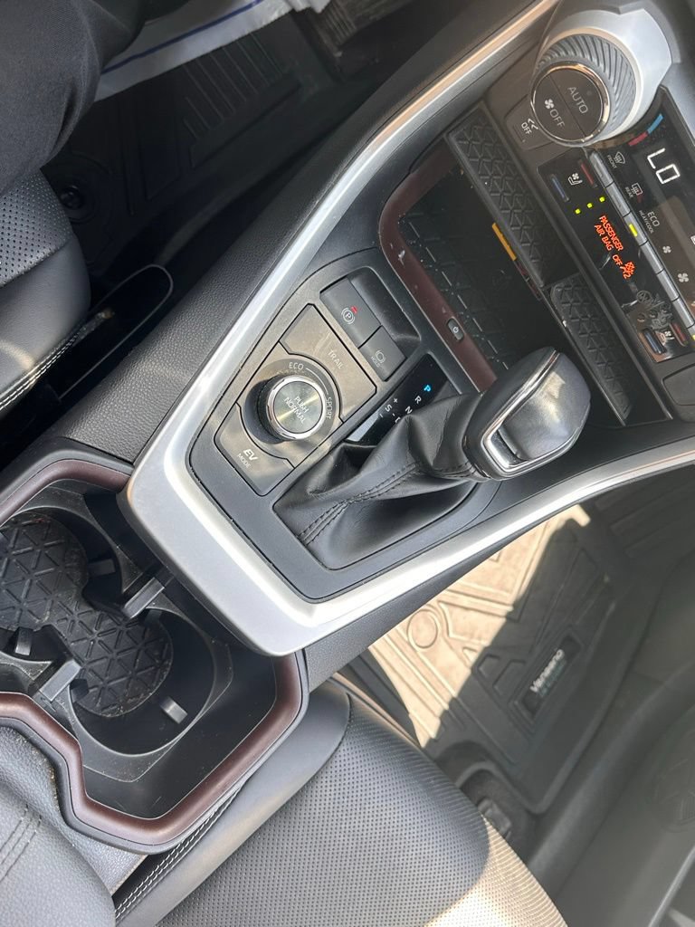 Used 2022 Toyota RAV4 Limited AWD/4WD image 26