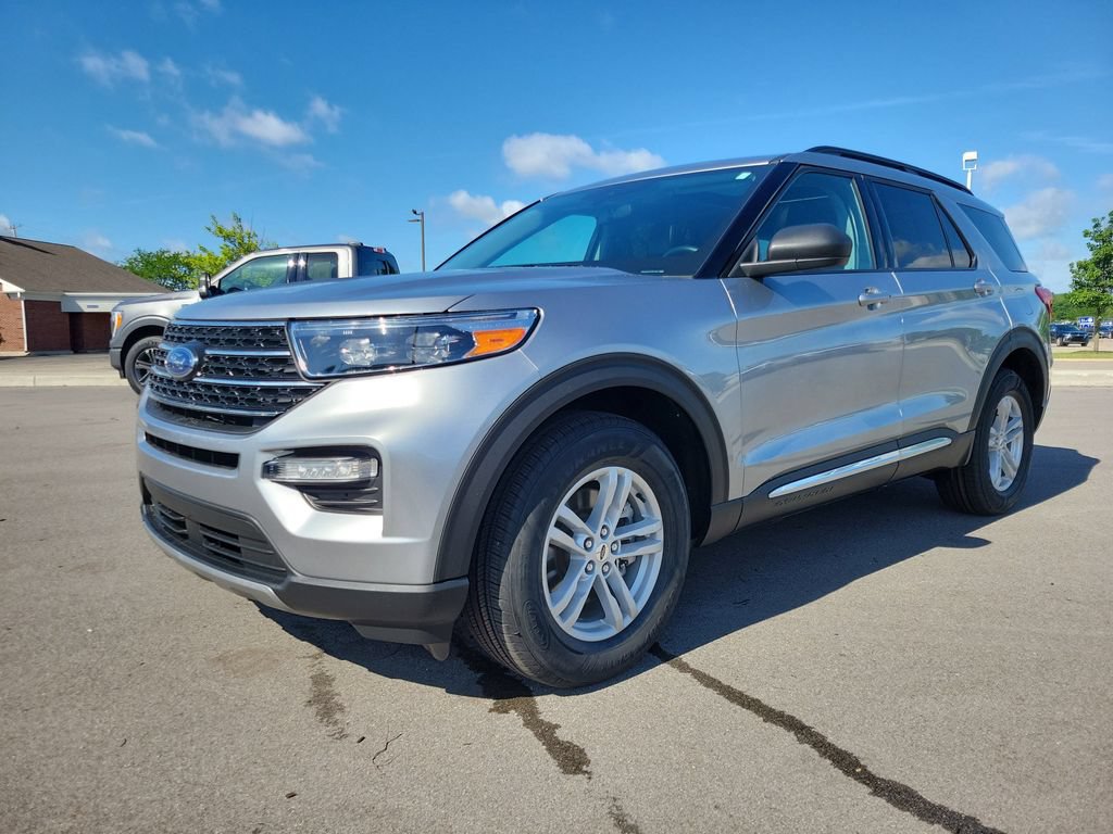 Certified 2024 Ford Explorer XLT w/ Equipment Group 202A AWD/4WD image 2